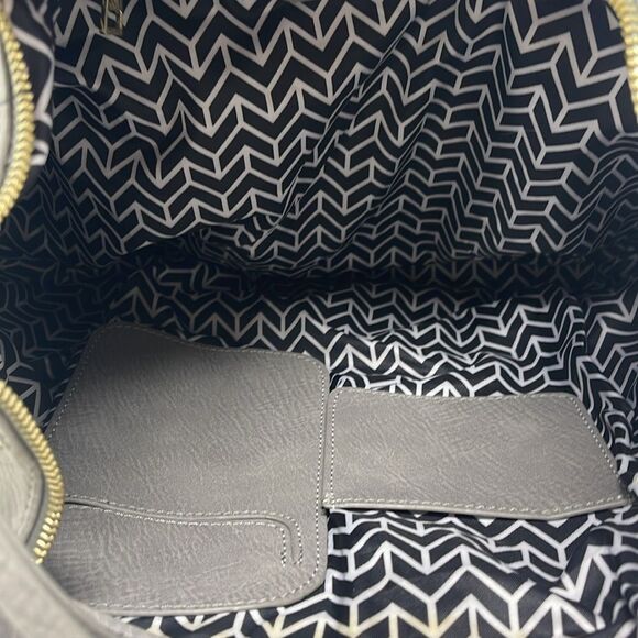 MMS Design Studio Gray Faux Pebbled Leather Large Purse with Gold Hardware - Picture 9 of 13